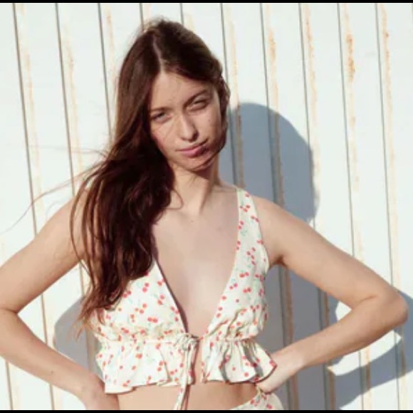 Cherry print Zara tie front top - Picture 3 of 3